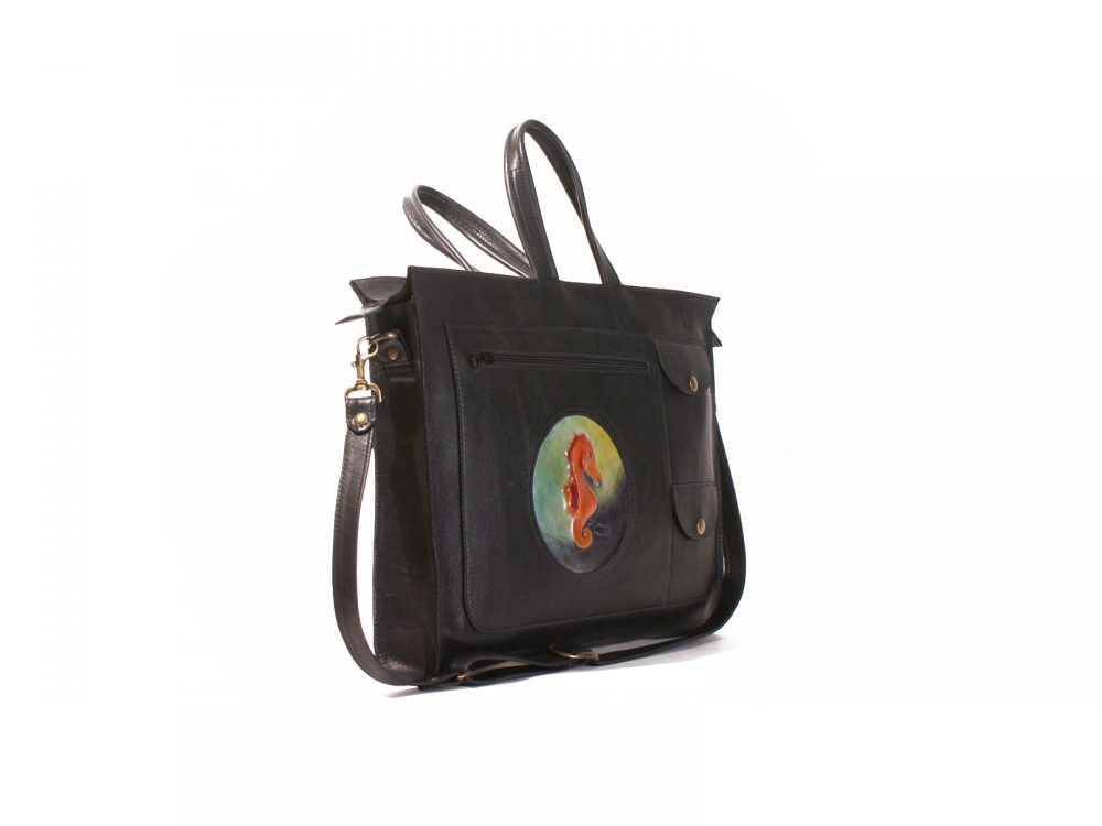 boutique cuir saguenay shopping leather artisan cuir saguenay artisan cuir québec boutique du cuir quebec création québécoise de sac à main handmade in quebec acheter cuir quebec buy quebec fabrication du cuir cuir définition leather high end fait à la main pièces uniques unique pieces conception cuir danielle tremblay