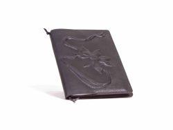 boutique cuir saguenay shopping leather artisan cuir saguenay artisan cuir québec boutique du cuir quebec création québécoise de sac à main handmade in quebec acheter cuir quebec buy quebec fabrication du cuir cuir définition leather high end fait à la main pièces uniques unique pieces conception cuir danielle tremblay