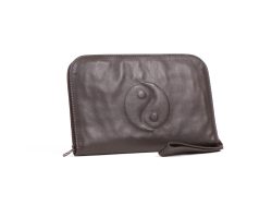 boutique cuir saguenay shopping leather artisan cuir saguenay artisan cuir québec boutique du cuir quebec création québécoise de sac à main handmade in quebec acheter cuir quebec buy quebec fabrication du cuir cuir définition leather high end fait à la main pièces uniques unique pieces conception cuir danielle tremblay