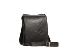 boutique cuir saguenay shopping leather artisan cuir saguenay artisan cuir québec boutique du cuir quebec création québécoise de sac à main handmade in quebec acheter cuir quebec buy quebec fabrication du cuir cuir définition leather high end fait à la main pièces uniques unique pieces conception cuir danielle tremblay