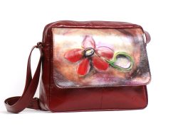 Sac à main en cuir rouge