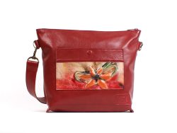 Un sac à main en cuir