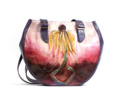 Un sac à main en cuir