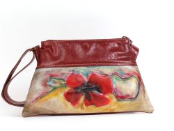 Un sac à main en cuir